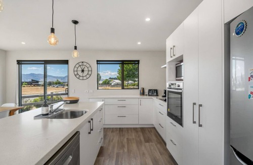 Albert Town House | Sunny Riverside Park