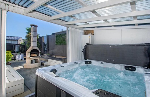 Mangawhai Heads House | Sunnyside Spa Retreat - Mangawhai Holiday Home