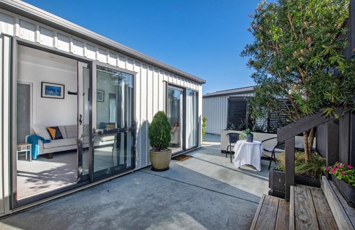 Mangawhai Heads House | Sunnyside Spa Retreat - Mangawhai Holiday Home
