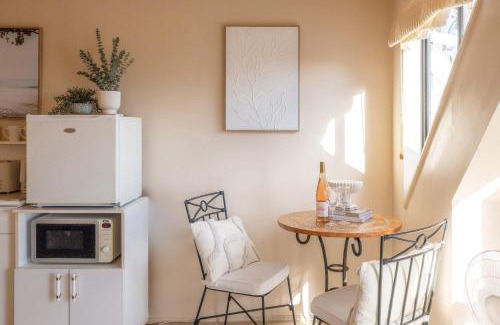 Waiheke Island House | Sunrise Loft - Sea Views & Serenity Above It All