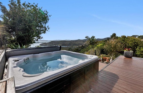 Haruru House | Sunrise Lookout - Paihia Holiday Home