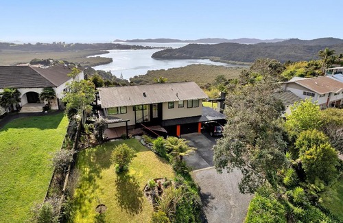 Haruru House | Sunrise Lookout - Paihia Holiday Home