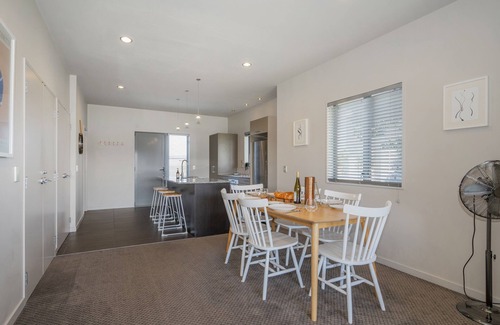 Matarangi House | Sunset Retreat - Matarangi Holiday Home
