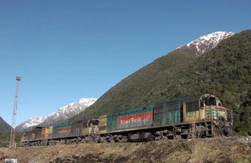 Otira Apartment | Super 'Cosy' Small Cabin in The Middle of National Park and Mountains