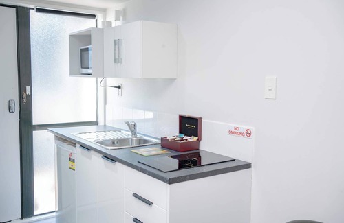 Riccarton Hotel | Superior Twin bedroom studio