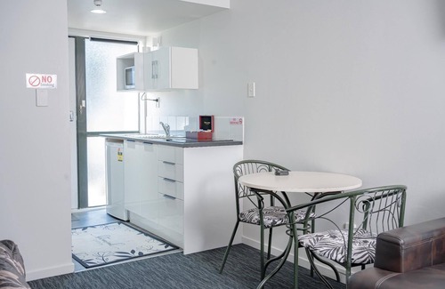 Riccarton Hotel | Superior Twin bedroom studio
