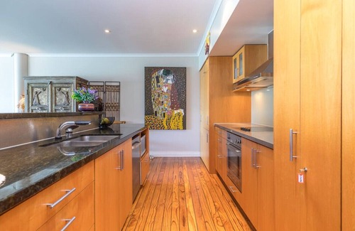 Auckland Central Business District Apartment | Sweeping Harbour Views, Spacious Two-Bedroom on PW