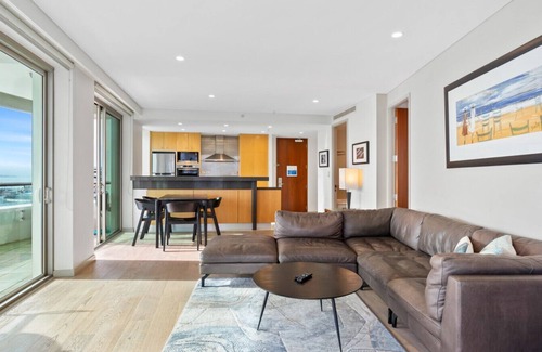 Auckland Central Business District Apartment | Sweeping Views - A Two-Bedroom Sanctuary