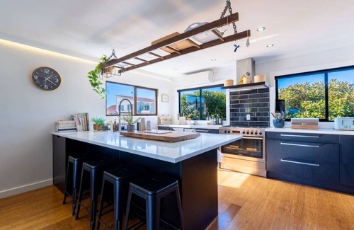 Northcote House | Sweet 3 Bedroom Elegant House in Northcote