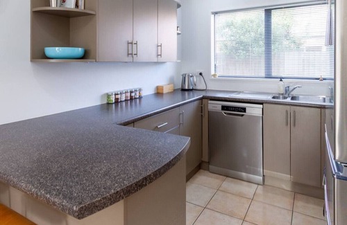 Sydenham House | Sydenham Family Base | 3BR Home + Garage & Carpark