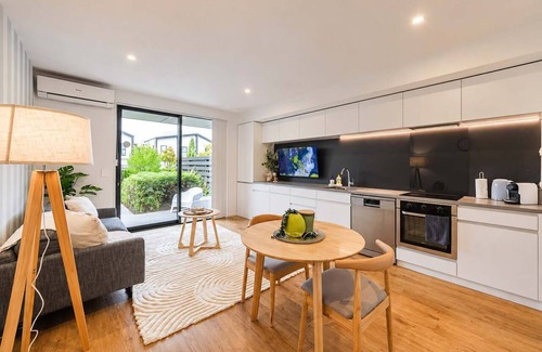 Sydenham Apartment | Sydenham | Patio + Free Parking Near CBD