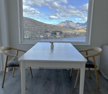 Frankton Villa | Takitimu Villa Remarkables View - Boutique Luxury, Private Bath with Stunning View