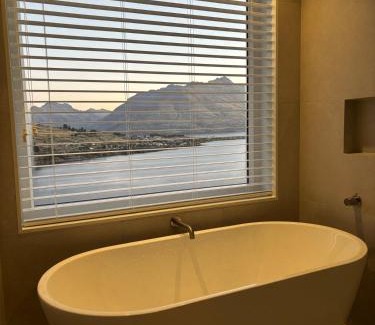 Frankton Villa | Takitimu Villa Remarkables View - Boutique Luxury, Private Bath with Stunning View
