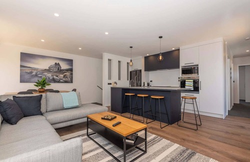 Lynmore Apartment | Tarawera Twins - Two Homes, Spa Pools, Sleeps 16