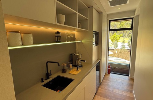 Ngaio Bay House | Tasman Bayview Retreat – Sea & Mountain Views