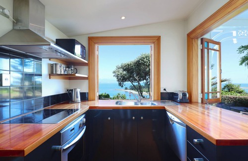 Nelson Apartment | 'Tasman Suite - Te Whare Rangi' Self-Contained Room in Nelson Waterfront