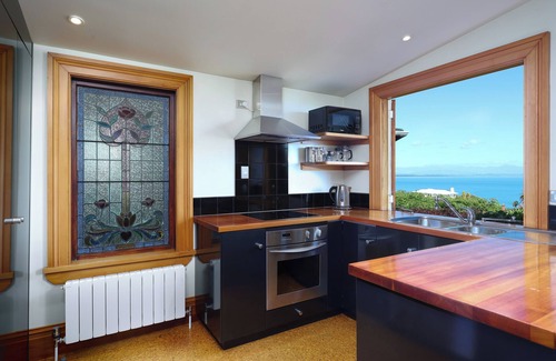 Nelson Apartment | 'Tasman Suite - Te Whare Rangi' Self-Contained Room in Nelson Waterfront