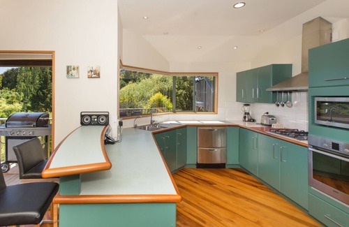 Tahunanui House | Tasman Vista | Panoramic Sea Views & Hot Tub