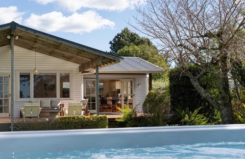 Omanawa House | Tauranga Home - Swimming spapool