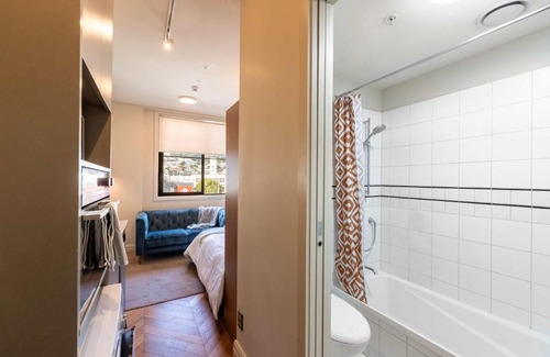 Te Aro Apartment | Te Aro City Stay - Modern Studio for Two