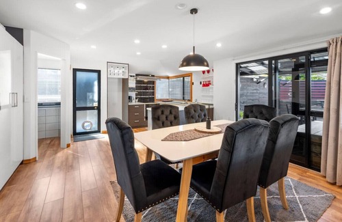 Taupo House | Te Aroha Whare | Serene BnB w/BBQ, Garage & Cozy Style