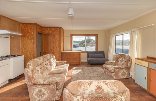 Himatangi Beach House | Te Manahuna Pet friendly spacious bach close to the beach
