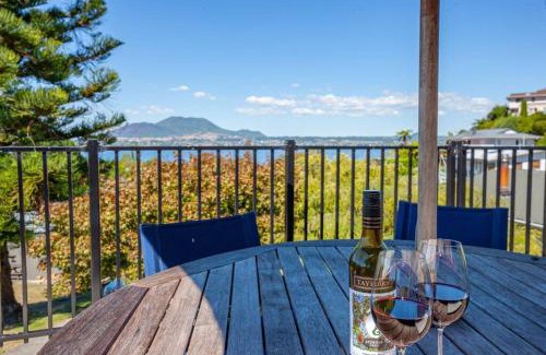Acacia Bay House | Te Moenga Treasure - Acacia Bay