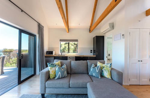 Omiha Apartment | Te Whau Retreat - Guest House
