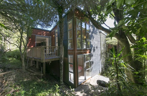 Waiheke Island Cottage | Ted's Cottage near Little Oneroa Beach