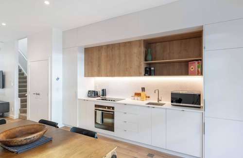 Te Aro Apartment | The Ascot, 3BR City Townhouse in Wellington