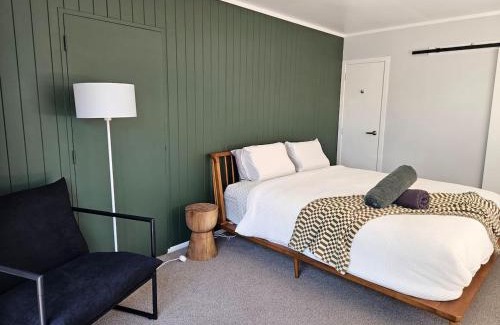 Lynmore House | The Back Haus - Private Guesthouse near the Redwoods