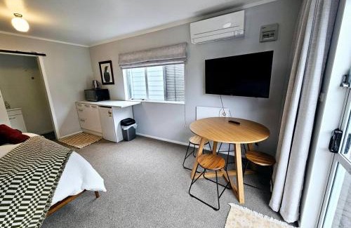 Lynmore House | The Back Haus - Private Guesthouse near the Redwoods