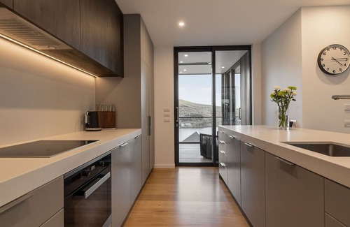 Queenstown Villa | The Beech Villa - Mountain and Lake Views with Private Spa