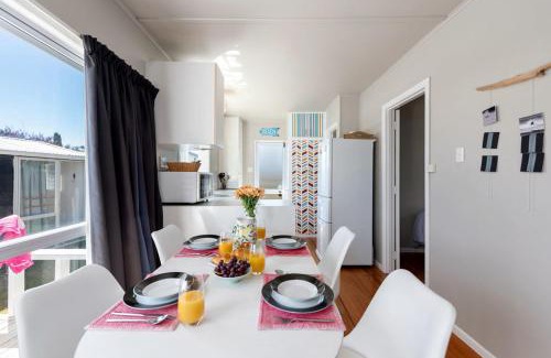 Mount Maunganui House | The Black Bach - Mt Maunganui Holiday Home