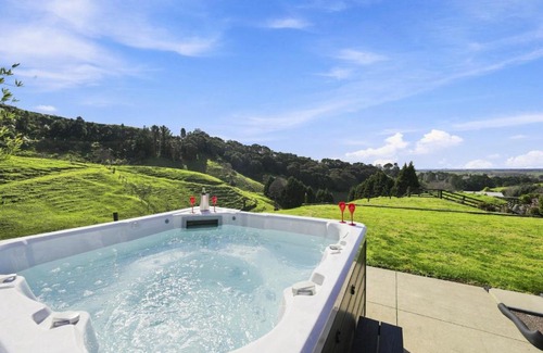 Bay of Plenty Region House | The Black Barn - Whakatane Holiday Home