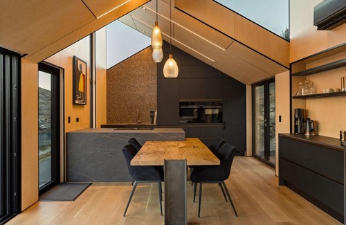 Frankton House | The Black Ridge