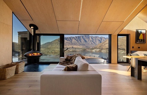 Frankton House | The Black Ridge