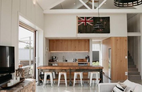 Tawharanui House | The Boat House - Rustic Luxury in Matakana