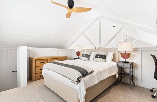 Tawharanui House | The Boat House - Rustic Luxury in Matakana