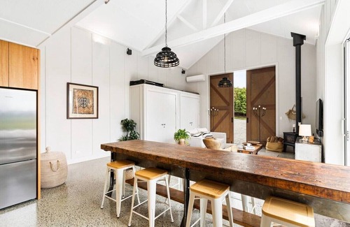 Tawharanui Apartment | The Boat House - Rustic Luxury in Matakana