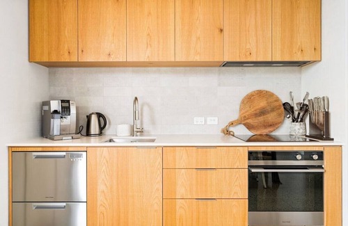 Tawharanui Apartment | The Boat House - Rustic Luxury in Matakana