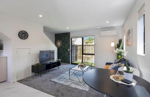 Lower Hutt House | The Comfortable Biddle Cottage