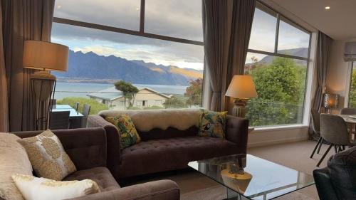 Fernhill House | The Encounter - Your Lake View house in Queenstown