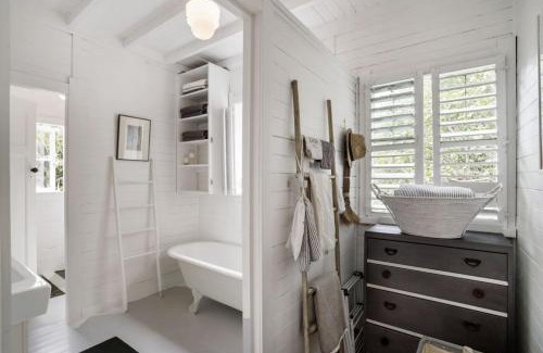 Waiheke Island House | The French Cottage by Waiheke Pure