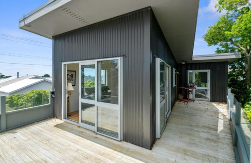 Fitzroy House | The Fritz - New Plymouth Holiday Home