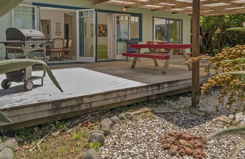 Hot Water Beach Cottage | THE GOOD EARTH BEACH HOUSE - HOT WATER BEACH HOLIDAY HOME in Hot Water Beach