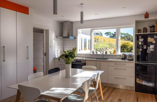 Oneroa House | THE GRAPE SHED COTTAGE - Coast & Country