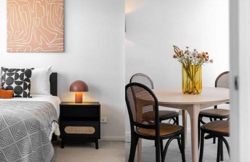 Auckland Central Business District Apartment | The Heart of City Living with Incredible City & Skytower View Nearby Queen St