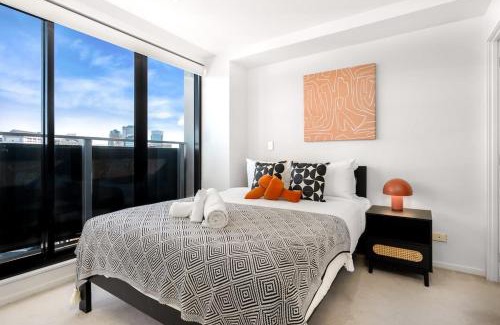 Auckland Central Business District Apartment | The Heart of City Living with Incredible City & Skytower View Nearby Queen St