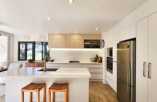 Hahei House | The Heart of Hahei, a modern and central home only steps away from shops/beach